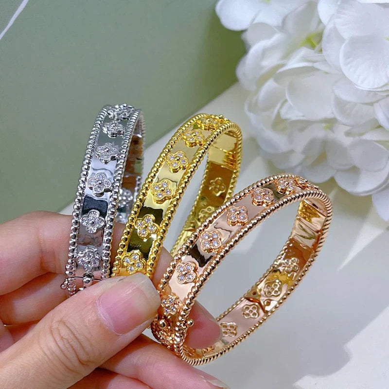Noble Perlée Clovers Bracelet