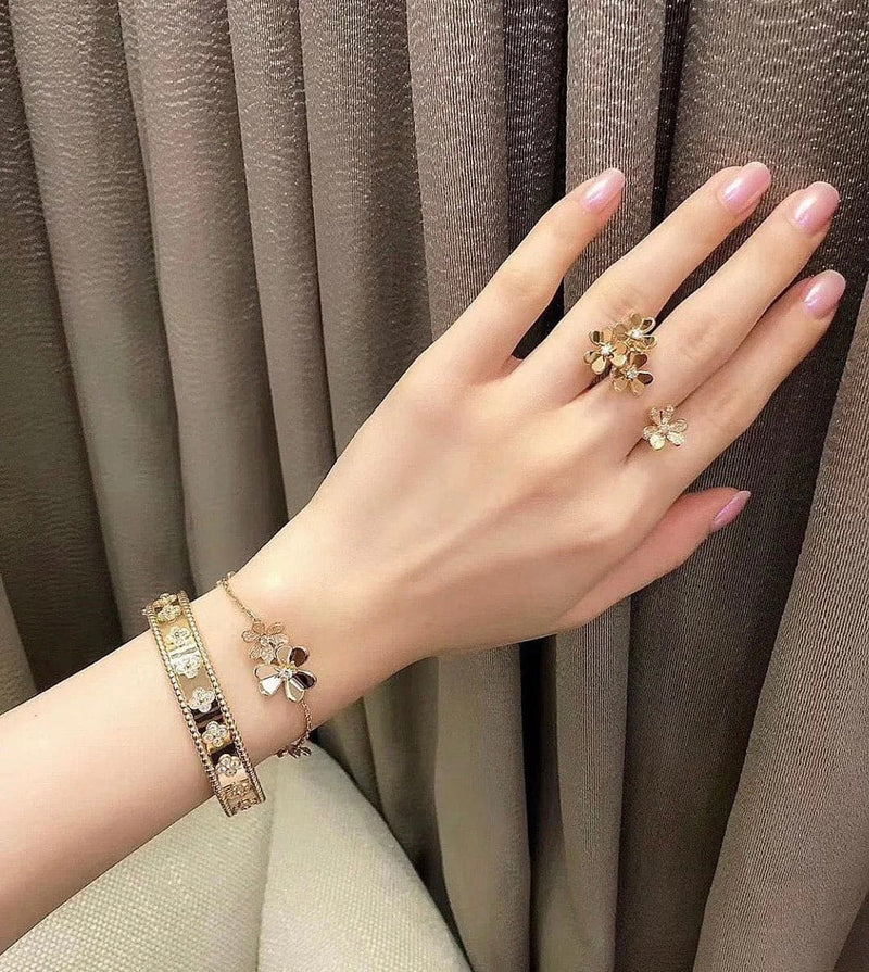 Noble Perlée Clovers Bracelet