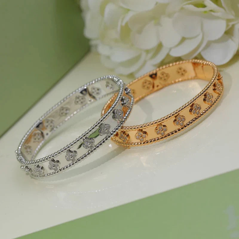 Noble Perlée Clovers Bracelet