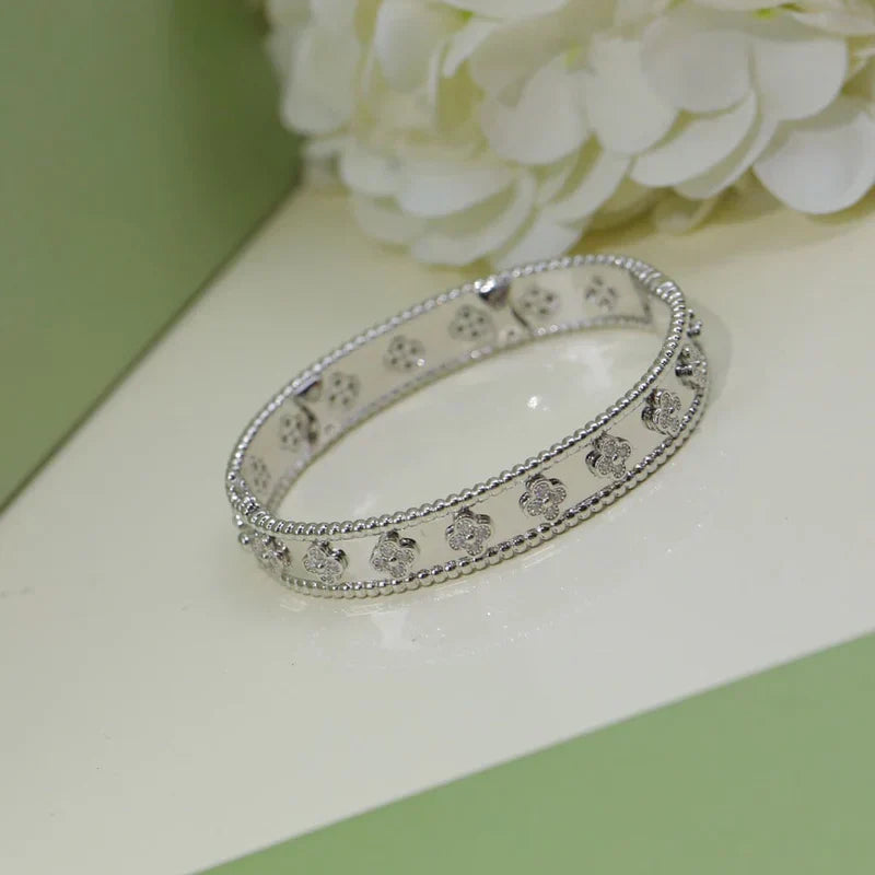 Noble Perlée Clovers Bracelet