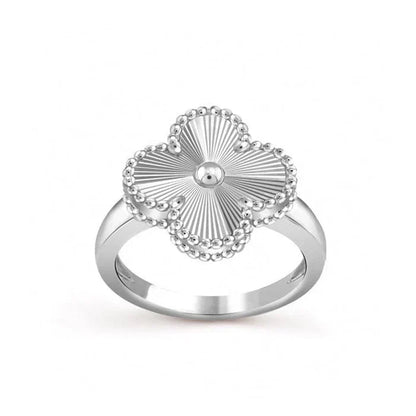 Noble Vintage White Gold Alhambra Ring