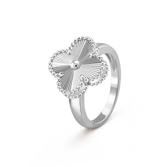 Noble Vintage White Gold Alhambra Ring