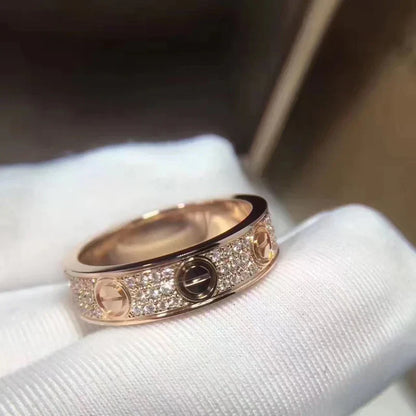 Noble Love Diamond-Paved 5mm Ring Classic Sparkle