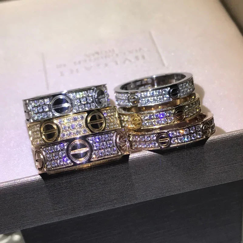 Noble Love Diamond-Paved 5mm Ring Classic Sparkle