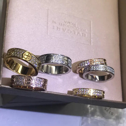 Noble Love Diamond-Paved 5mm Ring Classic Sparkle
